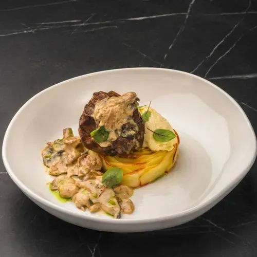 Filet Mignon cu rulou de cartofi