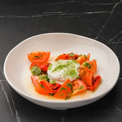 Salată cu ardei copt,