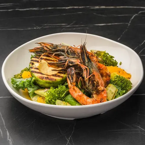 Salată verde cu avocado