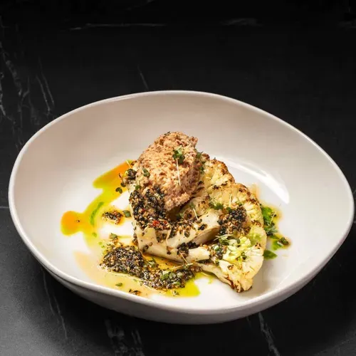 Steak de conopidă cu sos de susan