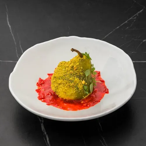 Pară umplută cu brînză de capră