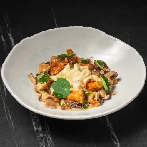 Mix de ciuperci cu spumă de cartof cu parmezan