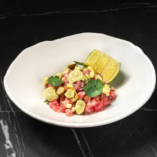 Tartar de ton cu cremă de avocado