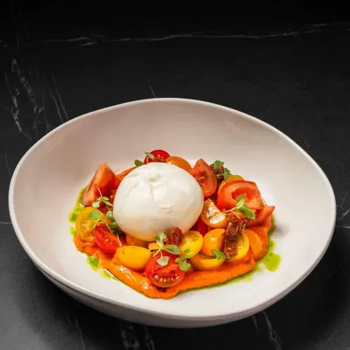 Buratta cu cremă de ardei